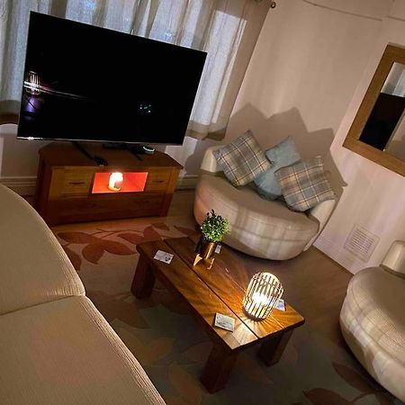 Spacious 2 Bed Apartment, Close To Village Shops Cardiff Buitenkant foto