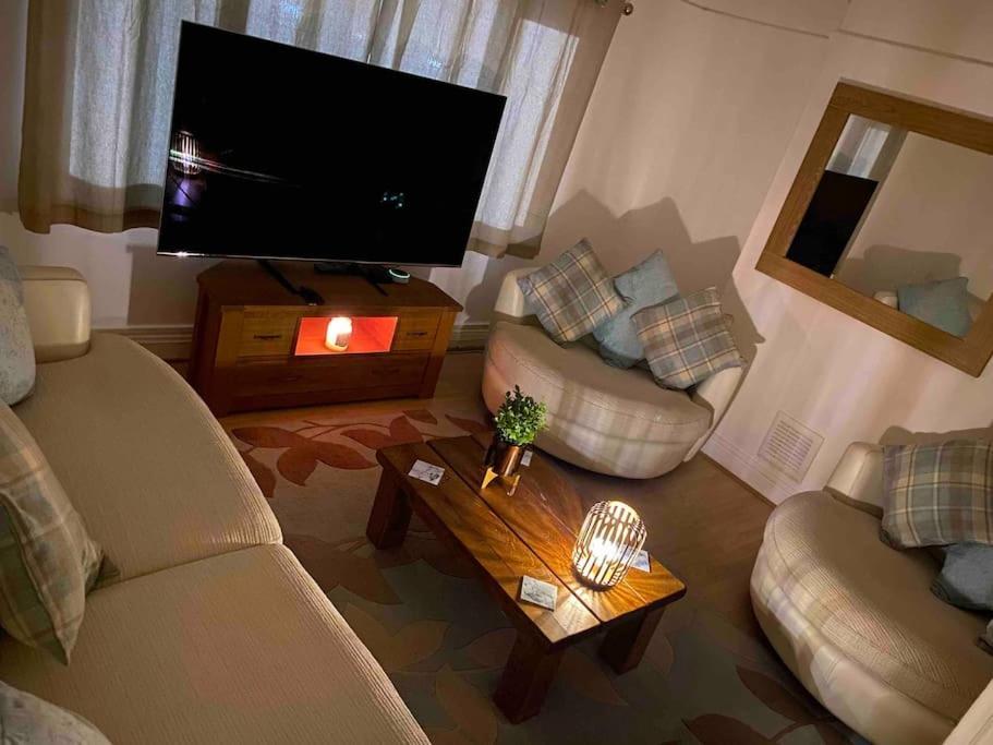 Spacious 2 Bed Apartment, Close To Village Shops Cardiff Buitenkant foto