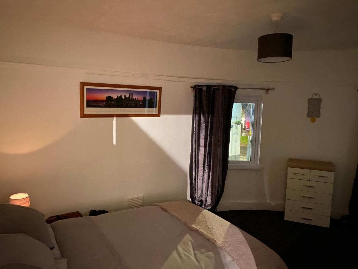 Spacious 2 Bed Apartment, Close To Village Shops Cardiff Buitenkant foto
