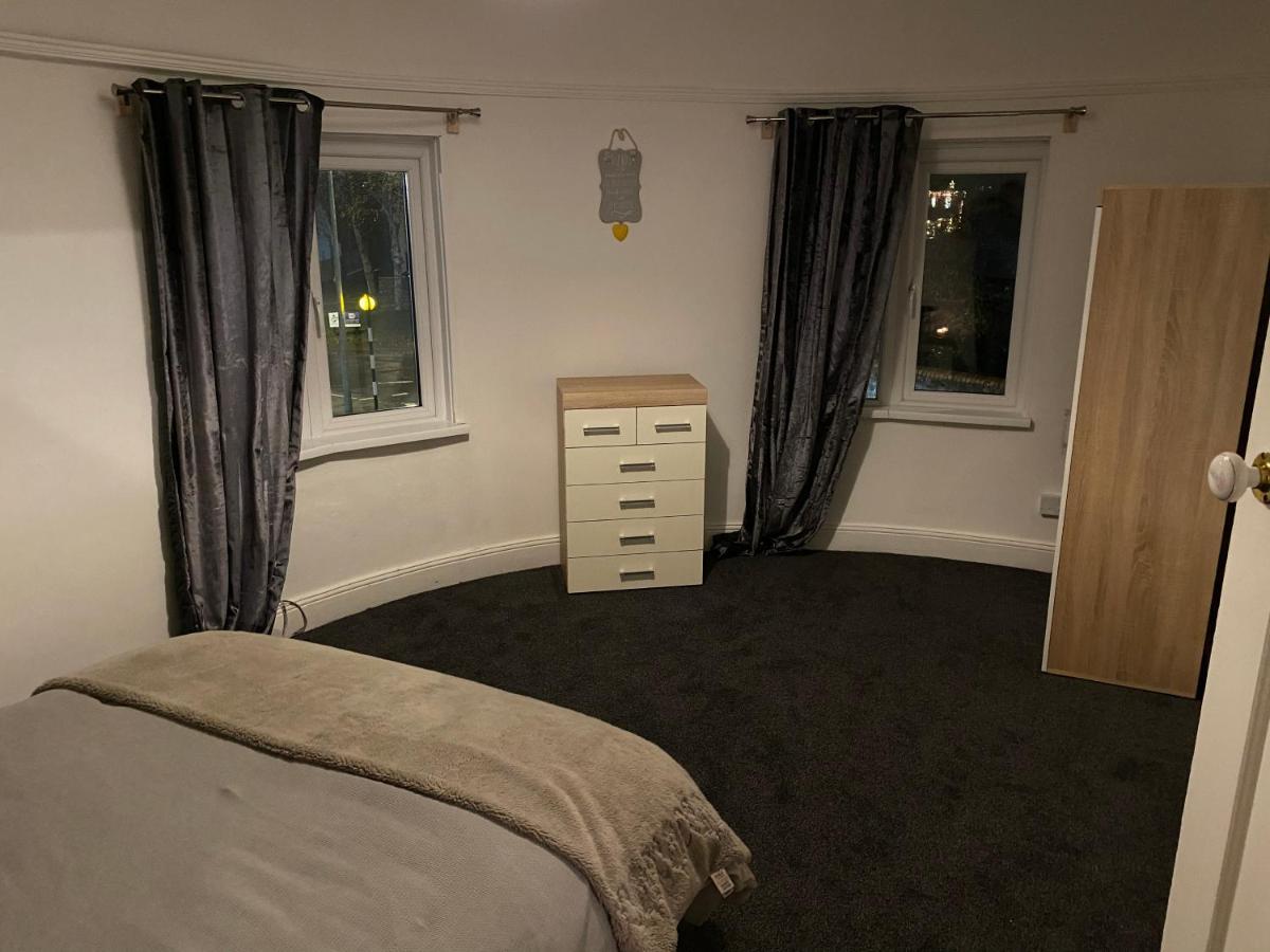 Spacious 2 Bed Apartment, Close To Village Shops Cardiff Buitenkant foto