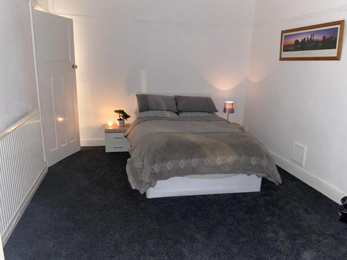 Spacious 2 Bed Apartment, Close To Village Shops Cardiff Buitenkant foto