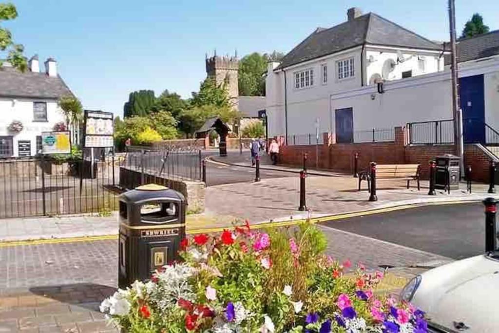 Spacious 2 Bed Apartment, Close To Village Shops Cardiff Buitenkant foto