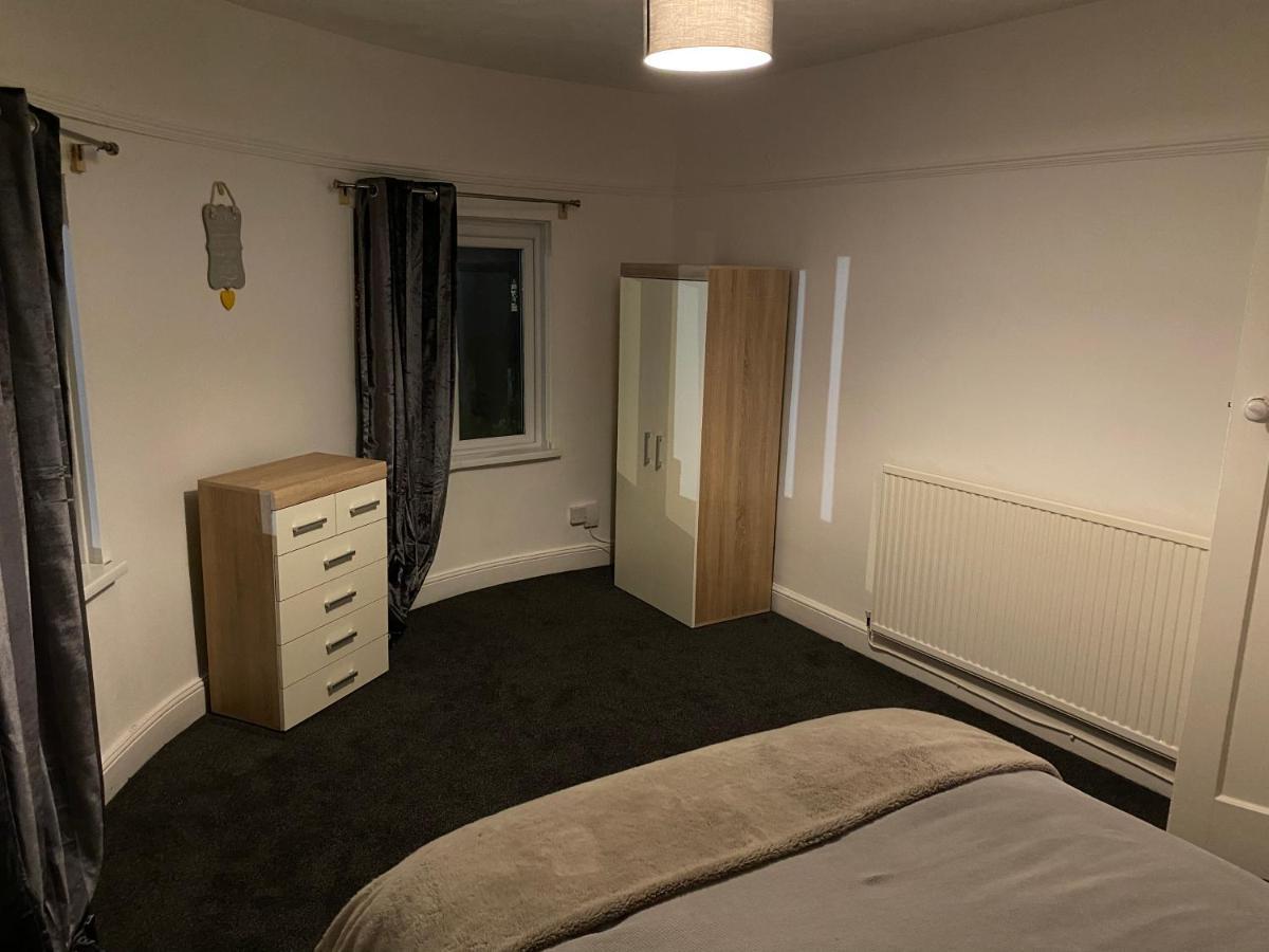 Spacious 2 Bed Apartment, Close To Village Shops Cardiff Buitenkant foto