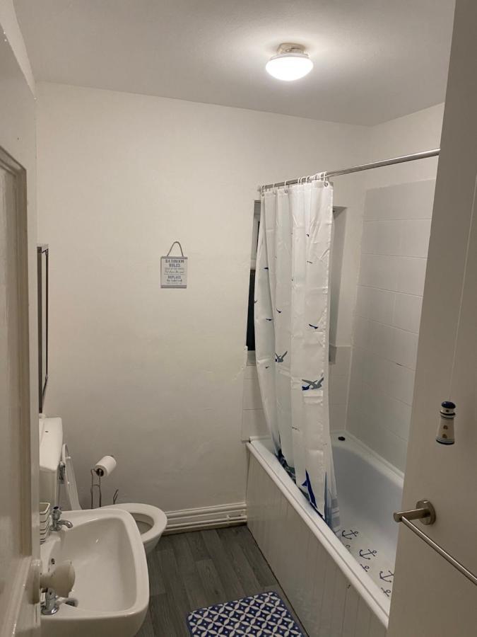 Spacious 2 Bed Apartment, Close To Village Shops Cardiff Buitenkant foto