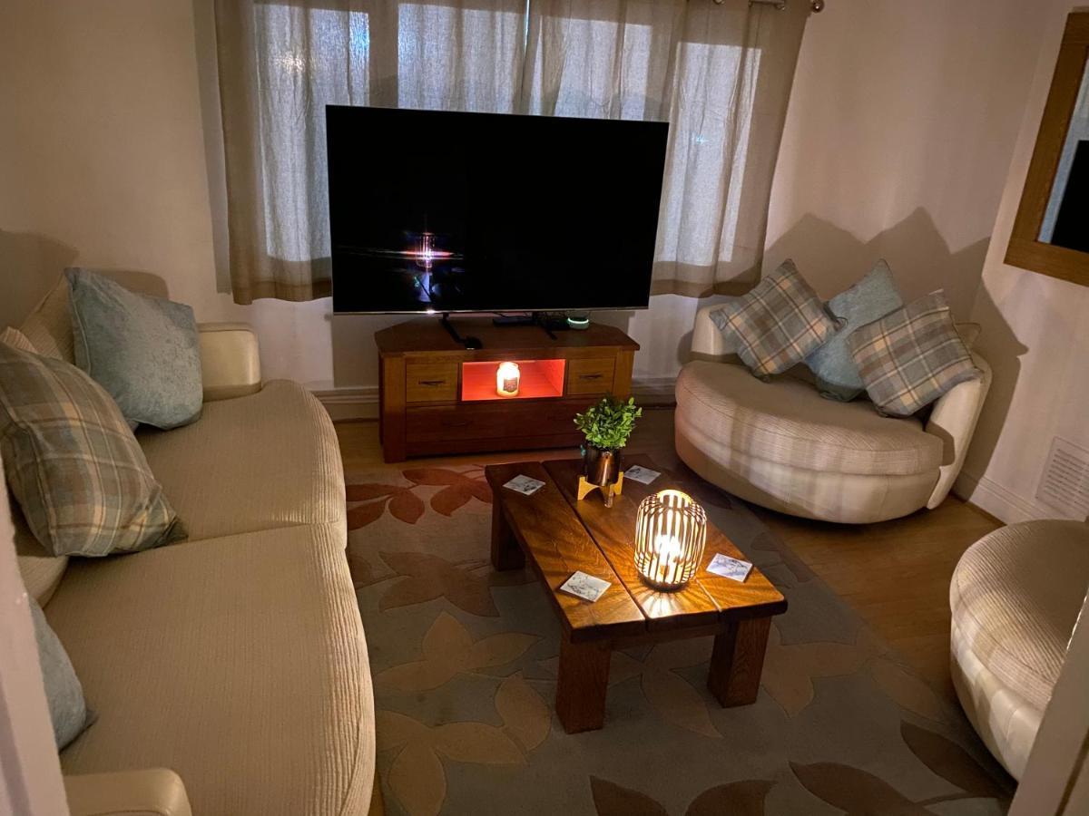 Spacious 2 Bed Apartment, Close To Village Shops Cardiff Buitenkant foto