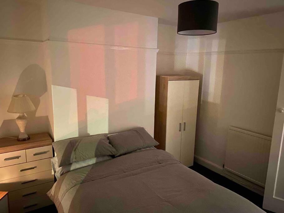Spacious 2 Bed Apartment, Close To Village Shops Cardiff Buitenkant foto