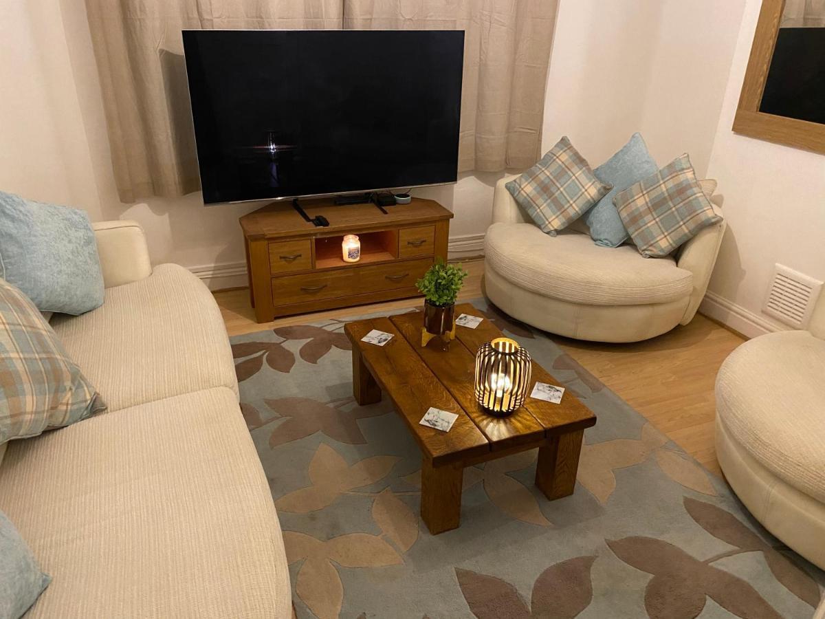 Spacious 2 Bed Apartment, Close To Village Shops Cardiff Buitenkant foto